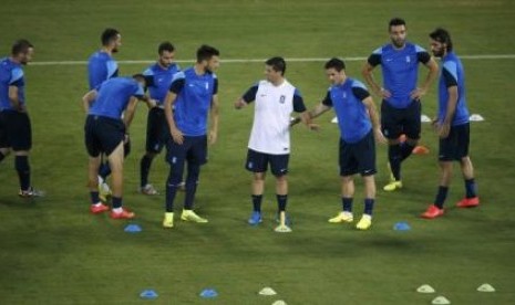 Pemain timnas Yunani saat berlatih di Dunas Arena stadium, Natal, Brasil.