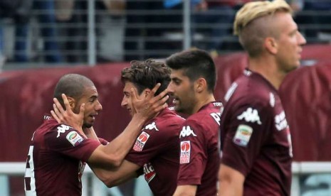 Pemain Torino (Matteo Darmian) merayakan gol ke gawang Juventus pada laga Derby della Mole, Ahad (26/4) lalu. Torino menang 2-1 pada laga tersebut.