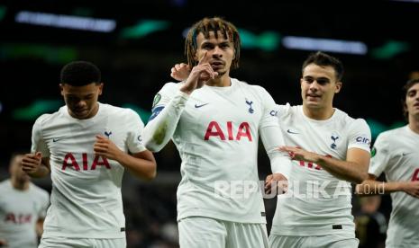  Pemain Tottenham Dele Alli merayakan mencetak gol pertama timnya pada pertandingan sepak bola Grup G Liga Konferensi Eropa antara Tottenham Hotspur dan NS Mura di Stadion Tottenham Hotspur di London, Jumat (1/10) dini hari WIB.