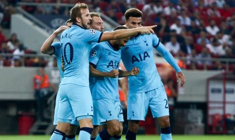 Pemain Tottenham Hotspur melakukan selebrasi usai menjebol gawang Olympiakos dalam laga pembuka Grup B Liga Champions di Stadion Georgios Karaiskaki, Piraeus, Yunani, pada Rabu (18/9). 