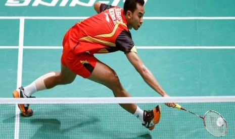  Pemain tunggal putra Indonesia Tommy Sugiarto saat bermain dalam babak  perempat final Piala Sudirman di Stadion Putra, Bukit Jalil, Kuala Lumpur, Kamis (23/5).