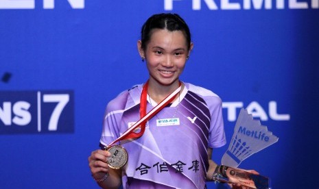 Pemain tunggal putri dari Cina Taipei, Tai Tzu Ying menjuarai turnamen BCA Indonesia Open Super Series Premier 2016 untuk pertama kalinya, Ahad (5/6).