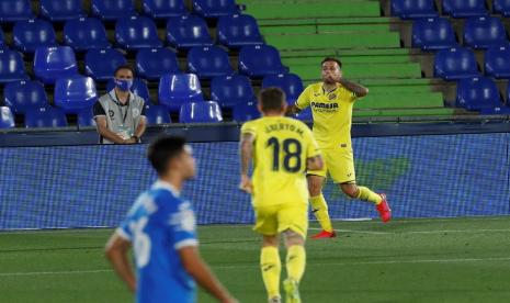 Pemain Villarreal Ruben Pena (kanan) mencetak gol ketiga timnya saat mengalahkan Getafe 3-1 di La Liga.