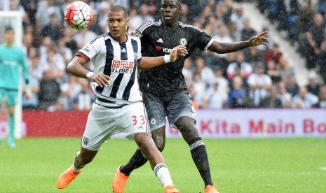 Pemain West Bromwich Albion, Salomon Rondon (kiri) pada sebuah laga Liga Primer, musim lalu.