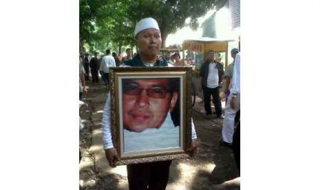 Pemakaman jenazah almarhum Ustaz Jefry Al Buchori di TPU Karet Tengsin,Jakarta Pusat, Jumat (26/4).