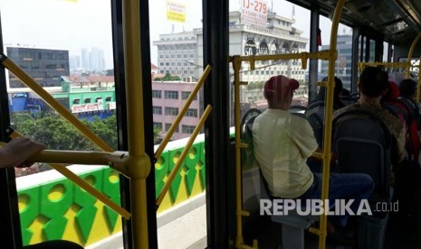 bus Transjakarta di koridor 13 (ilustrasi)