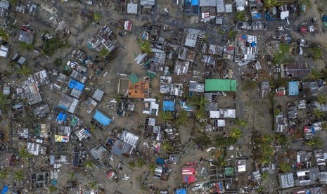 Pemandangan desa Praia Nova Village, salah satu yang terkena dampa topan Idai paling parah d Beira, Mozambik, Ahad (17/3).