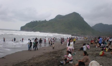 Pemandangan di Pantai Suwuk, Kebumen, Jawa Tengah.