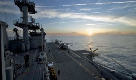 Pemandangan dii atas anjungan kapal induk, USS Wasp