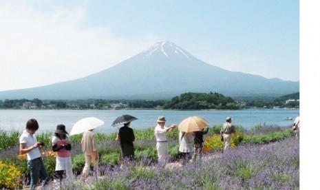 Pemandangan Gunung Fuji dilihat dari Syariah Hotel Fujisan, Jepang