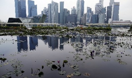 Pemandangan kawasan bisnis Singapura. Ekonomi Singapura diprediksi melambat di tahun 2015.