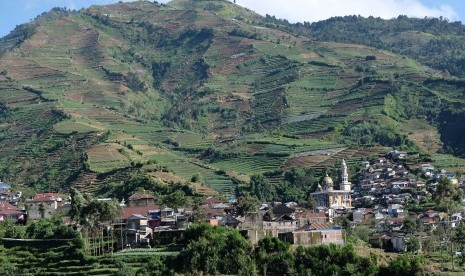 Kawasan dataran tinggi Dieng, Kejajar, Wonosobo, Jateng, Selasa (26/2/2019). Gubernur Jawa Tengah Ganjar Pranowo mengusulkan agar para wisatawan di kawasan Dataran Tinggi Dieng menggunakan pemandu wisata.