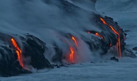 Pemandangan lahar gunungan berapi di Hawaii.