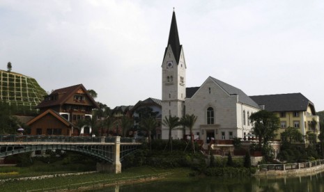  Pemandangan replika desa Hallstatt di Selatan kota Huizhou, propinsi Guangdong, Cina, Jumat (1/6). (Tyrone Siu/Reuters)