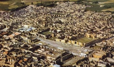 Pemandangan tampak atas Kota Pompeii setelah penggalian.