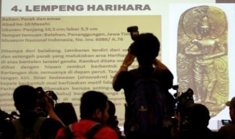 Pemaparan ke media terkait hilangnya empat koleksi artefak emas peninggalan Majapahit dan Mataram kuno di Museum Nasional, Jakarta.. 