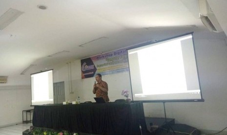 Pemaparan materi workshop digital forensic oleh nara sumber.