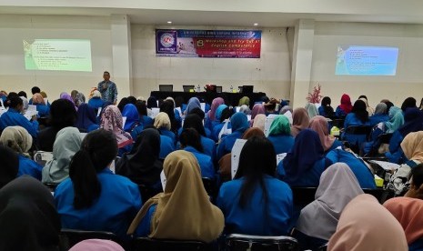 Pemaparan materi workshop oleh Jimmi selaku nara sumber.