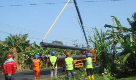 Pemasangan pipa gas