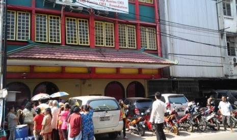 Pembagian daging kurbang di Masjid Lautze