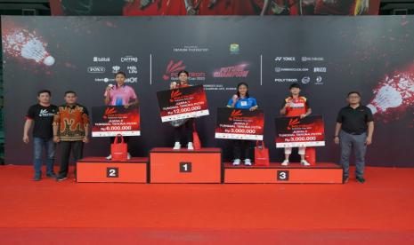 Pembagian podium Polytron Gubernur Cup 2023.