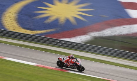 Pembalap Ducati, Andrea Dovizioso saat tes di sirkuit Sepang, Malaysia, Selasa (31/1).