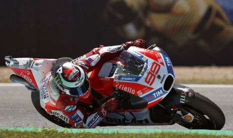 Pembalap Ducati Corse, Jorge Lorenzo saat balapan di GP Spanyol, Sirkuit Jerez, Ahad (7/5).