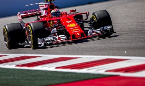 Pembalap Ferrari, Kimi Raikkonen menjadi yang tercepat pada sesi latihan bebas pertama GP Rusia di sirkuit Sochi, Jumat (28/4).