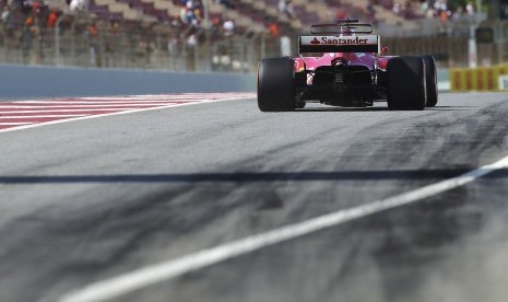 Pembalap Ferrari, Kimi Raikkonen pada sesi latihan bebas GP Spanyol di Sirkuit Catalunya, Sabtu (13/5).