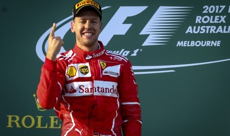 Pembalap Ferrari, Sebastian Vettel meraih podium pertama GP Australia, di sirkuit Albert Park, Melbourne, Ahad (26/3).