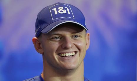 Mick Schumacher, bereaksi dalam konferensi pers saat pratinjau jelang Grand Prix F1 Abu Dhabi di Sirkuit Yas Marina di Abu Dhabi, Uni Emirat Arab, Kamis, 17 November 2022.