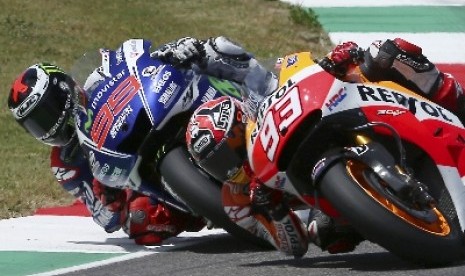 Pembalap Honda Marc Marquez dan pembalap Yamaha Jorge Lorenzo di Spanyol.