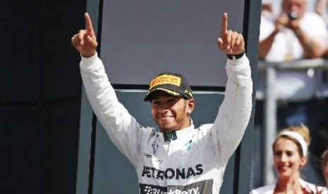 Pembalap Mercedes, Lewis Hamilton.