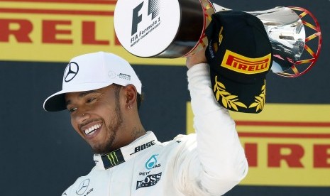 Pembalap Mercedes, Lewis Hamilton menjadi juara GP Spanyol di Sirkuit Catalunya, Barcelona, Ahad (14/5).