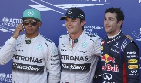 Pembalap Nico Rosberg dan Lewis Hamilton.