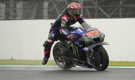 Pembalap Prancis Fabio Quartararo dari Monster Energy Yamaha MotoGP mengemudikan sepeda motornya saat kualifikasi MotoGP Grand Prix Sepeda Motor Jepang di sirkuit Twin Ring Motegi di Motegi, utara Tokyo, Sabtu, 24 September 2022. 