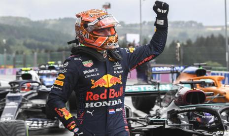 Pembalap Red Bull Max Verstappen menjuarai GP Belgia yang disetop di tengah jalan akibat cuaca buruk.