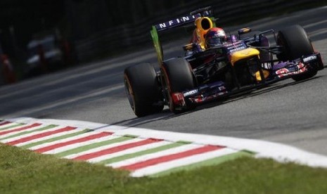 Pembalap Red Bull memimpin di posisi tedepan GP Formila 1 Sirkuit Monza, Italia 