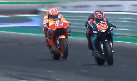 Pembalap tim Repsol Honda, Marc Marquez (Kiri) dan pembalap Yamaha Fabio Quartararo.