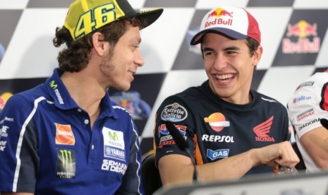 Pembalap Valentino Rossi dan Marc Marquez.