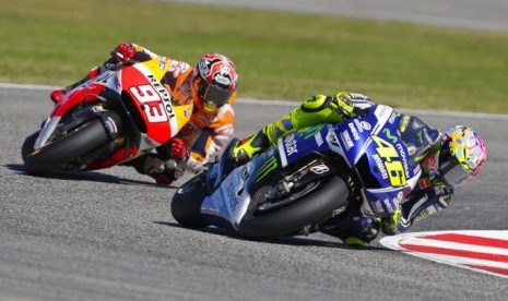 Pembalap Valentino Rossi versus Marc Marquez 