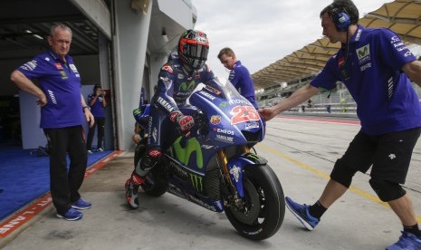 Pembalap Yamaha Movistar, Maverick Vinales pada sesi tes di Sepang, Malaysia, 31 Januari 2017.