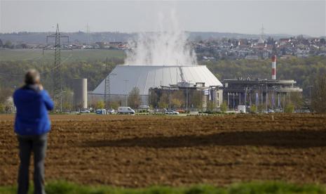 Pembangkit listrik tenaga nuklir (PLTN) Neckarwestheim di Neckarwestheim, Jerman, 15 April 2023. Tiga PLTN terakhir yang dimiliki Jerman, yakni Isar 2, Neckarwestheim 2, dan Emsland ditutup mulai 15 April 2023.