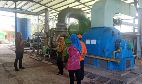 Pemerintah terus berupaya melaksanakan percepatan pembangunan instalasi pengolah sampah menjadi energi listrik berbasis teknologi ramah lingkungan guna mengatasi permasalahan produksi sampah yang terus meningkat di beberapa daerah provinsi dan kabupaten/kota tertentu. Tak hanya itu, pemanfaatan sampah secara optimal juga ditujukan untuk menjaga kesehatan masyarakat dan kualitas lingkungan.