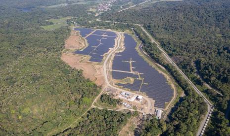 Pembangkit Listrik Tenaga Surya (PLTS atau Solar PV) yang dioperasikan PT Amman Mineral Nusa Tenggara (AMNT).