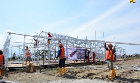 Pembangunan Hunian Sementara (Huntara) di Sulawesi Tengah yang dibangun dengan model knockdown berukuran 12 x 26,4 meter persegi.