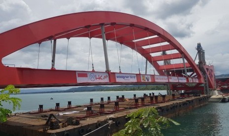 Pembangunan Jembatan Holtekamp di Jayapura.