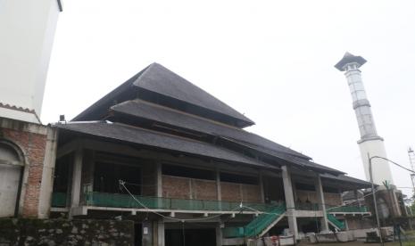 Pembangunan Masjid Taman Sriwedari, Jumat (9/4).