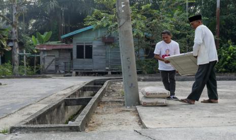 Pembangunan mushola di Desa Tualang, Kecamatan Tualang, Kabupaten Siak, Provinsi Riau. 