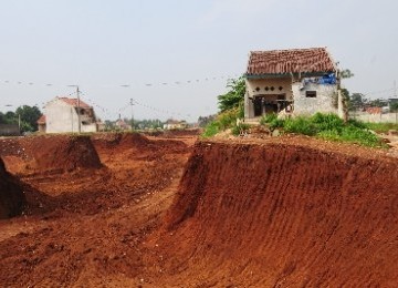 Lahan yang terkena proyek pembangunan ruas Tol Cinere-Jagorawi (Cijago) di Cimanggis, Kota Depok, Jawa Barat.